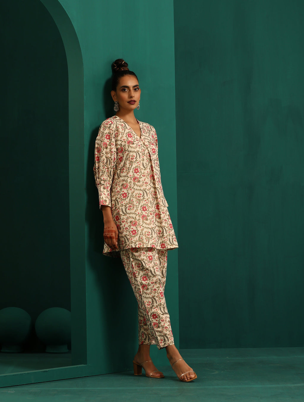 trueBrowns Pink Floral Cotton Printed Neck Pleat Co-ord Set | Grocsy