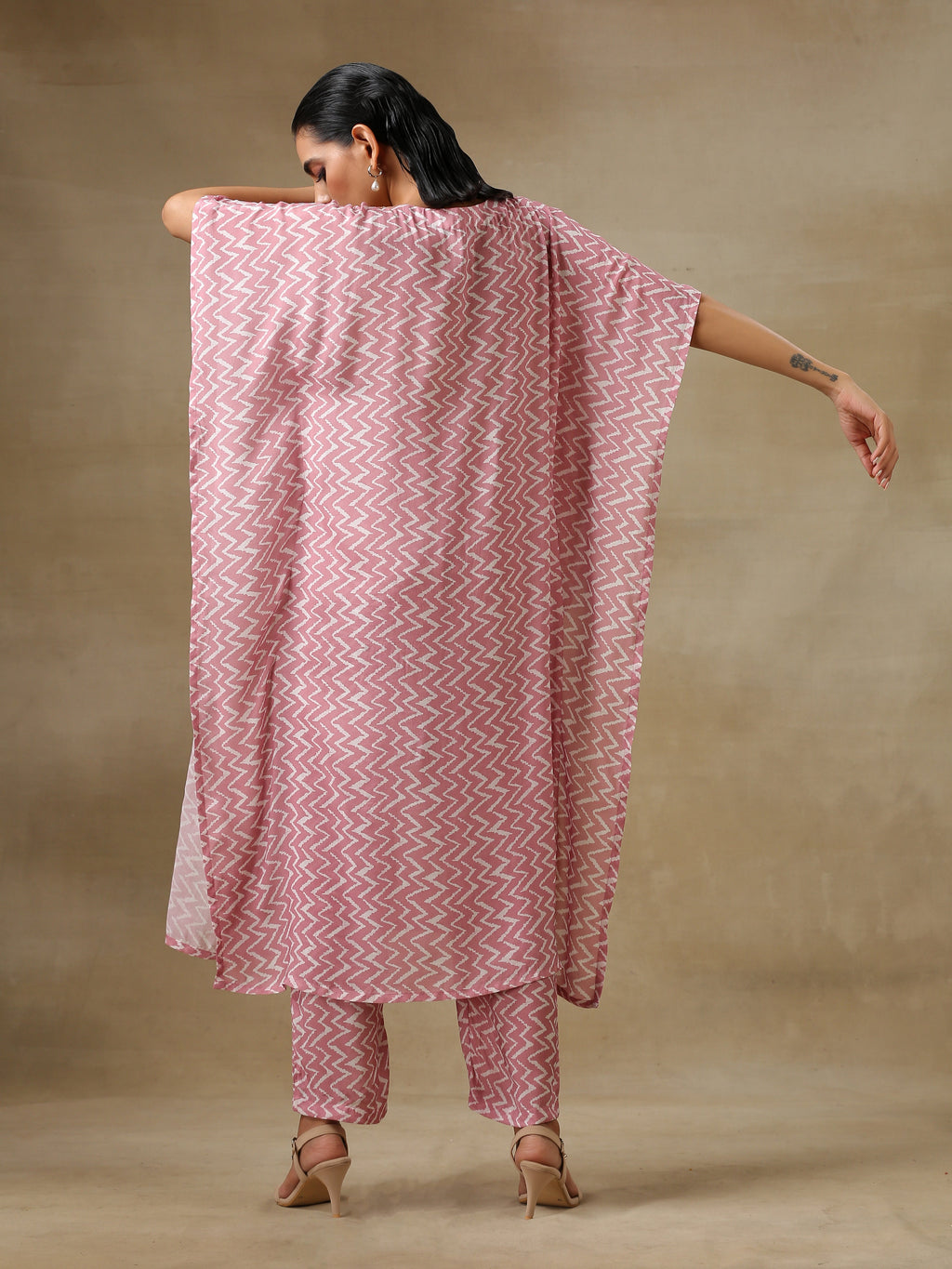 trueBrowns Light Mauve Bandhani Printed Silk Kaftan Kurta Pant Set | Grocsy