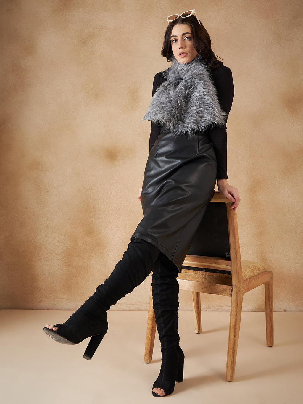InWeave Women's Light Grey Faux Fur Neck Warmer | Grocsy