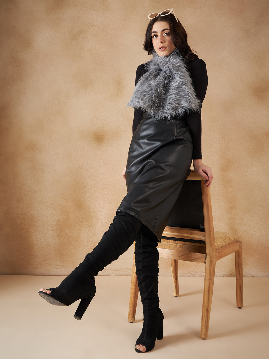 InWeave Women's Light Grey Faux Fur Neck Warmer | Grocsy