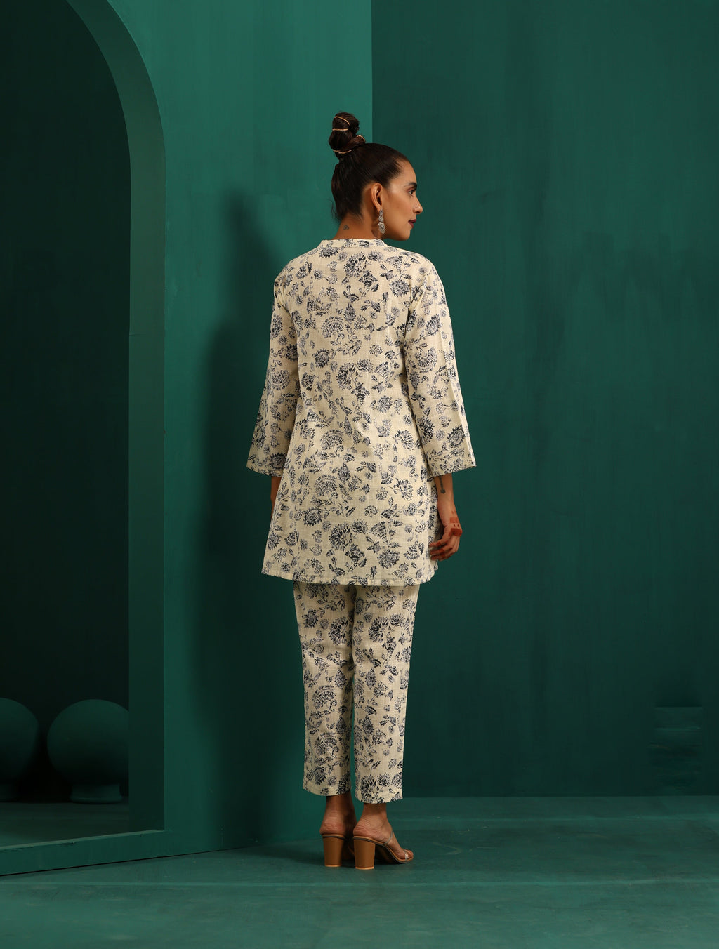 trueBrowns Blue Floral Cotton Printed Relaxed Co-ord Set | Grocsy