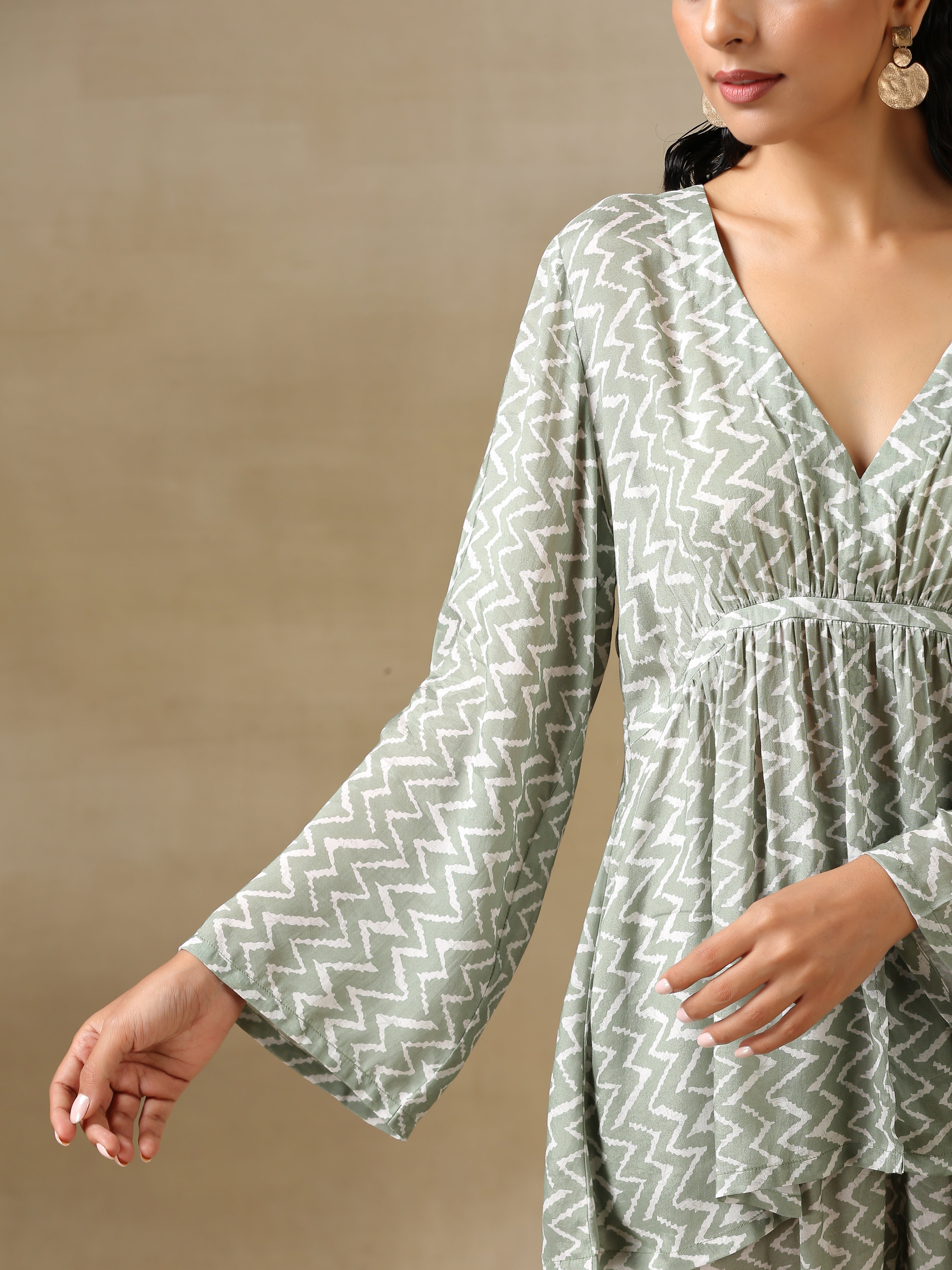 trueBrowns Light Green Bandhani Printed Silk V-Neck Co-Ord Set | Grocsy