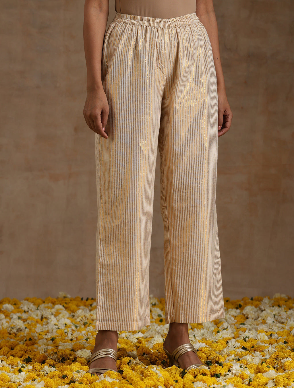 trueBrowns Ivory Gold Cotton Neck Pleat Kurta Set | Grocsy