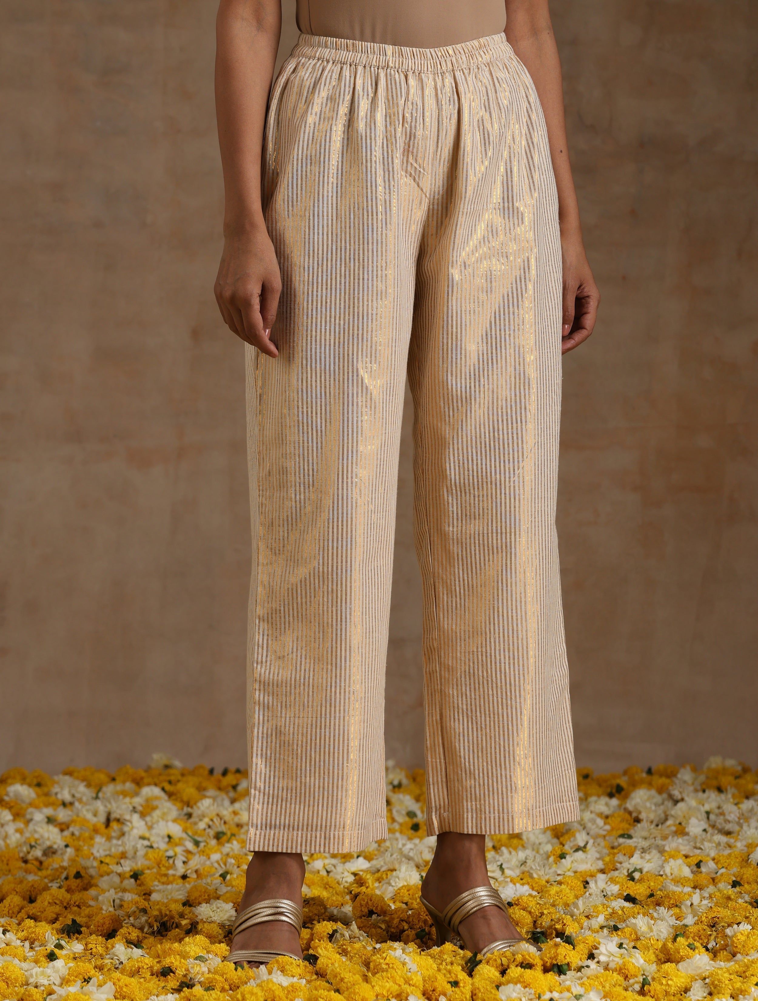 trueBrowns Ivory Gold Cotton Neck Pleat Kurta Set | Grocsy