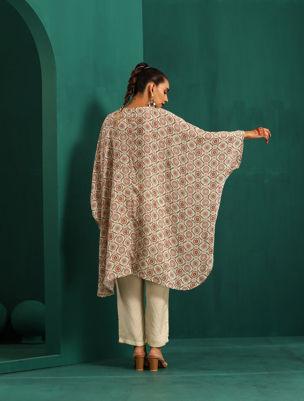 trueBrowns Off White Circle Floral Muslin Silk Printed Kaftan Pant Set | Grocsy