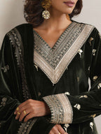 trueBrowns Green Velvet Floral Embroidered Kurta Pant Dupatta Set | Grocsy