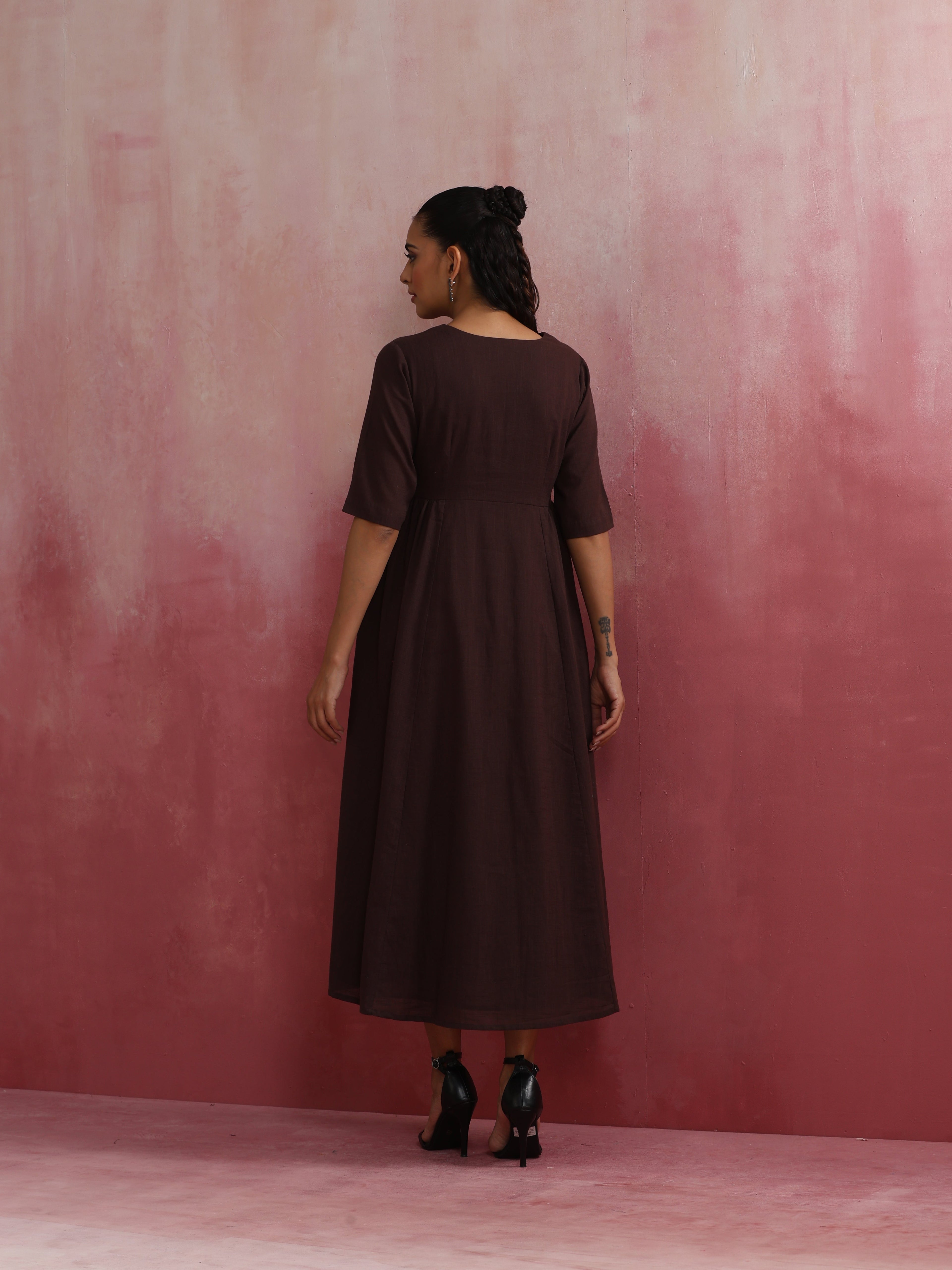 trueBrowns Cola Cotton Dobby Dress | Grocsy