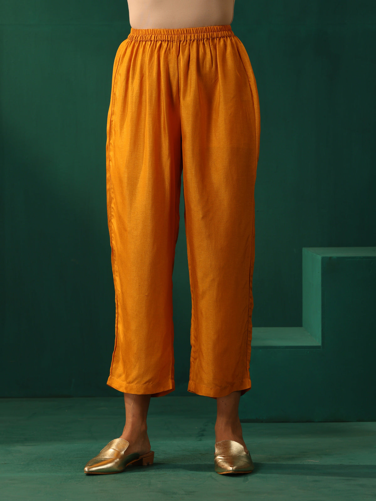 trueBrowns Mustard Geometric Floral Viscose Silk Front Pleat Co-ord Set | Grocsy