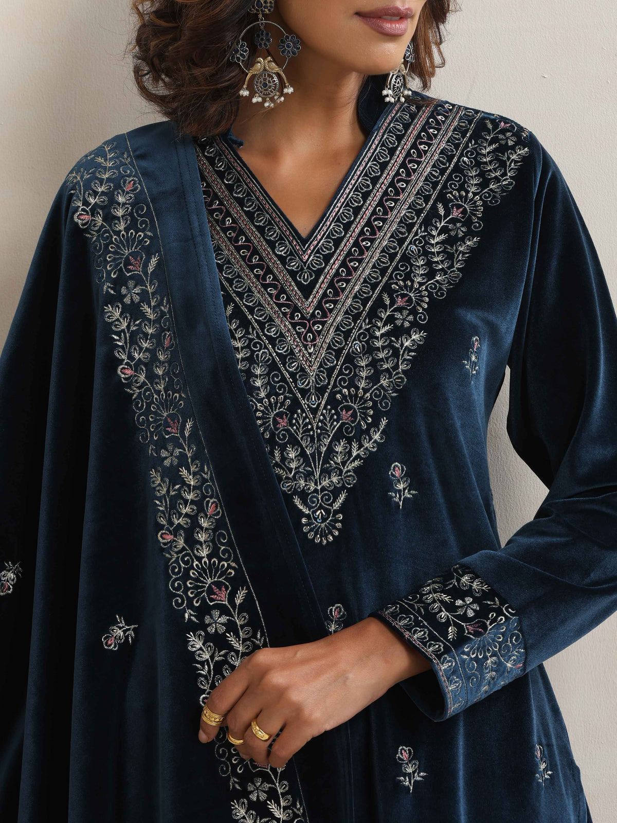 trueBrowns Blue Velvet Embroidered Kurta Pant Dupatta Set | Grocsy