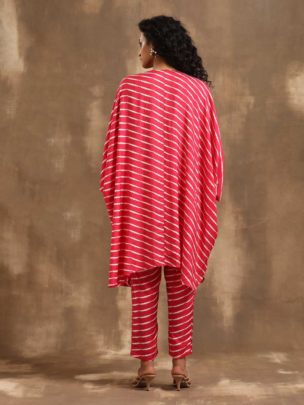 trueBrowns Pink Lehariya Printed Silk Kaftan Co-Ord Set | Grocsy