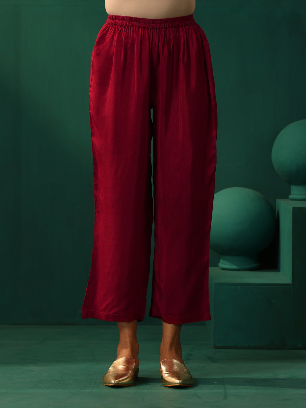 trueBrowns Ivory Geometric Floral Viscose Silk High Low Kurta Pant Set | Grocsy