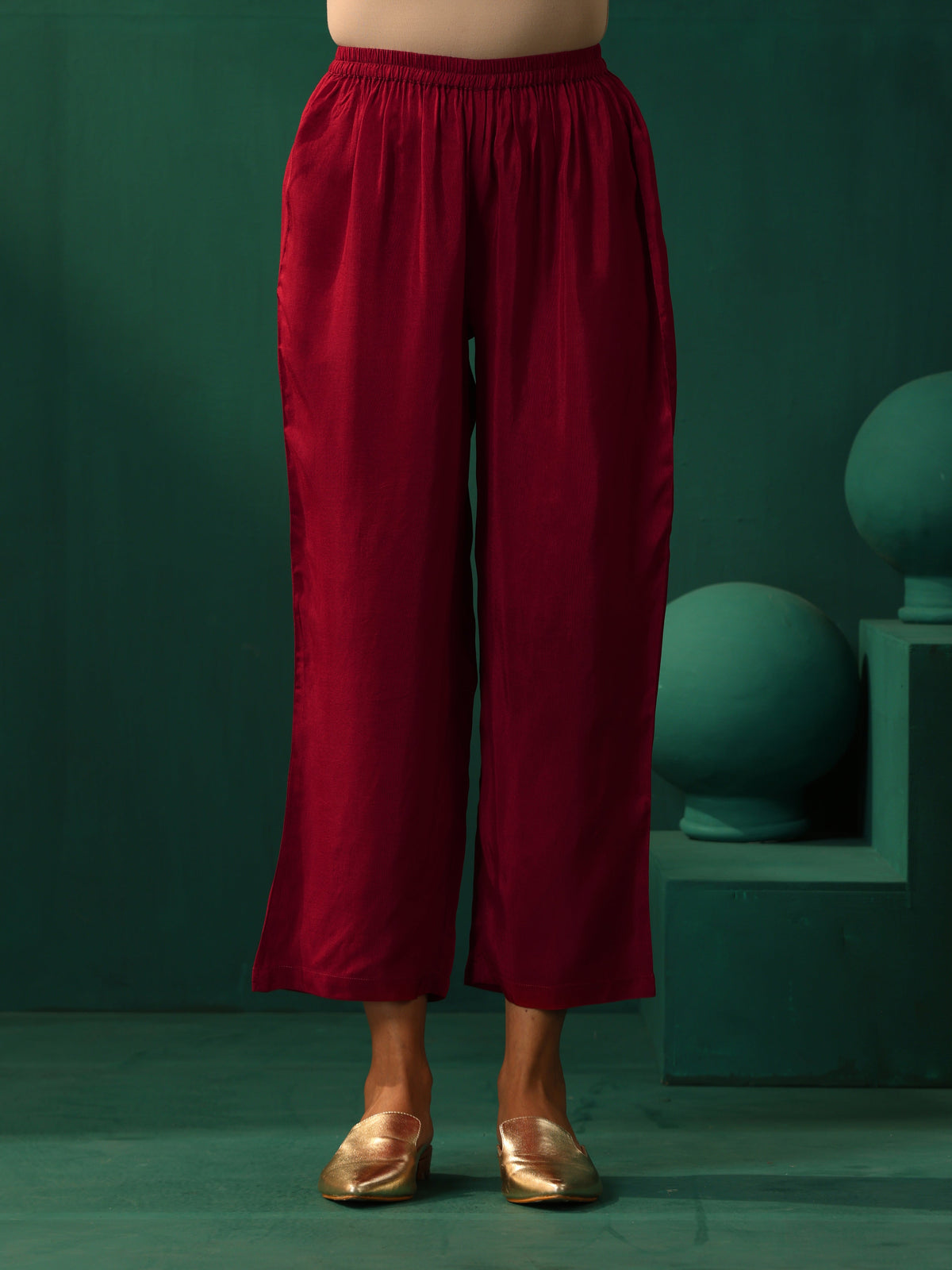 trueBrowns Ivory Geometric Floral Viscose Silk High Low Kurta Pant Set | Grocsy