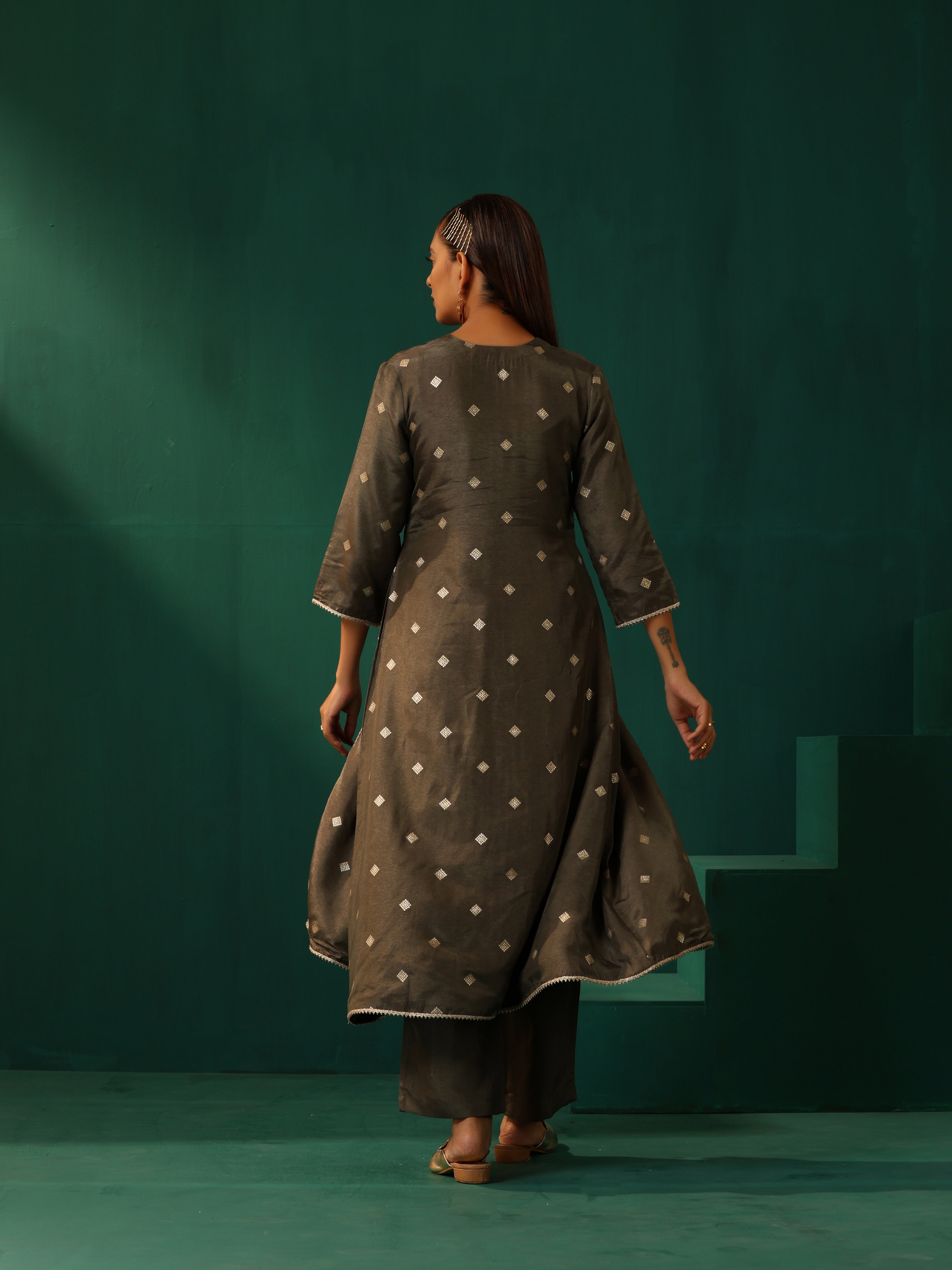 trueBrowns Grey Diamond Viscose Silk Front Slit Kurta Pant Set | Grocsy