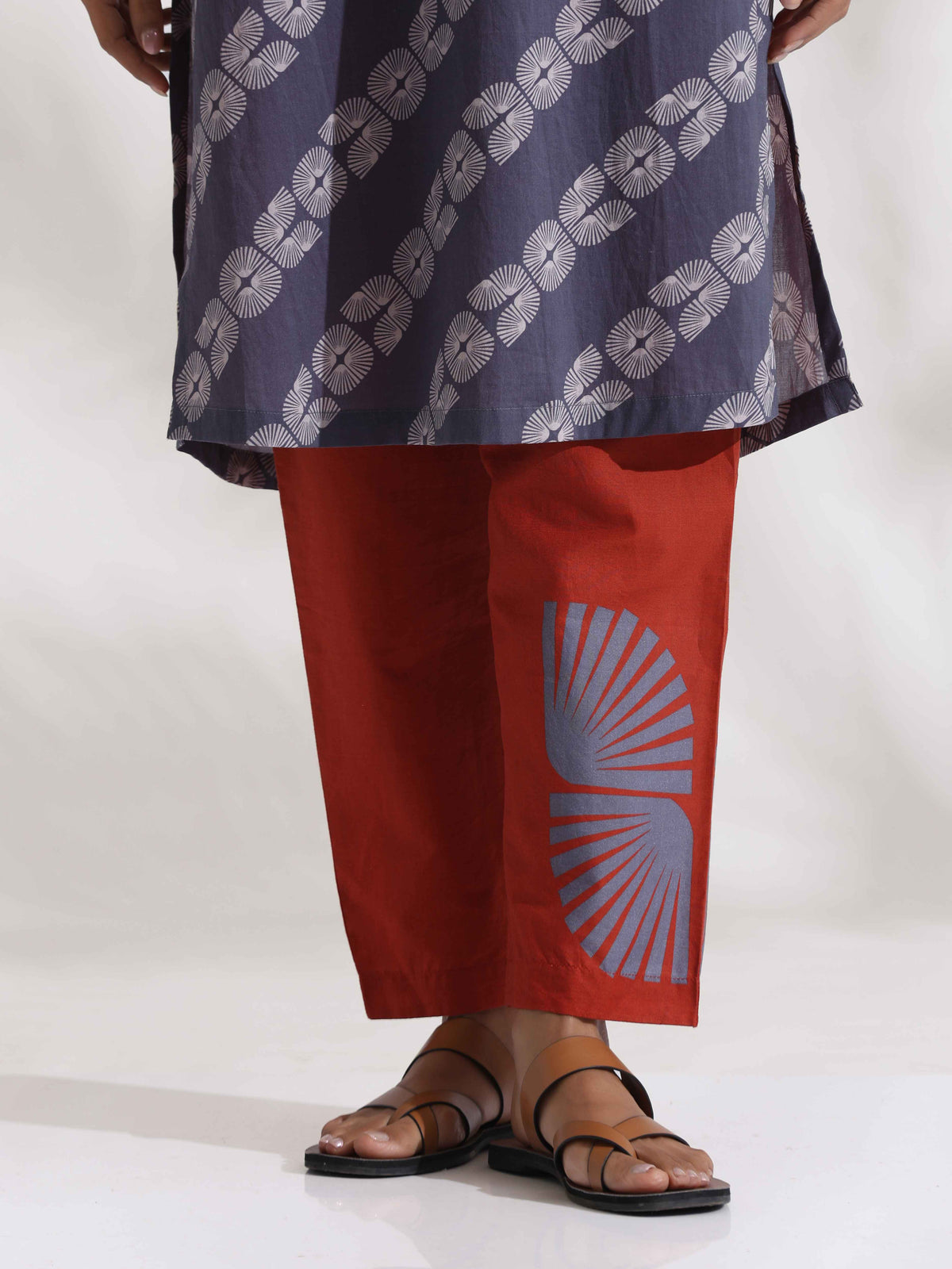 trueBrowns Grey Cotton Print Highslit Kurta Set | Grocsy