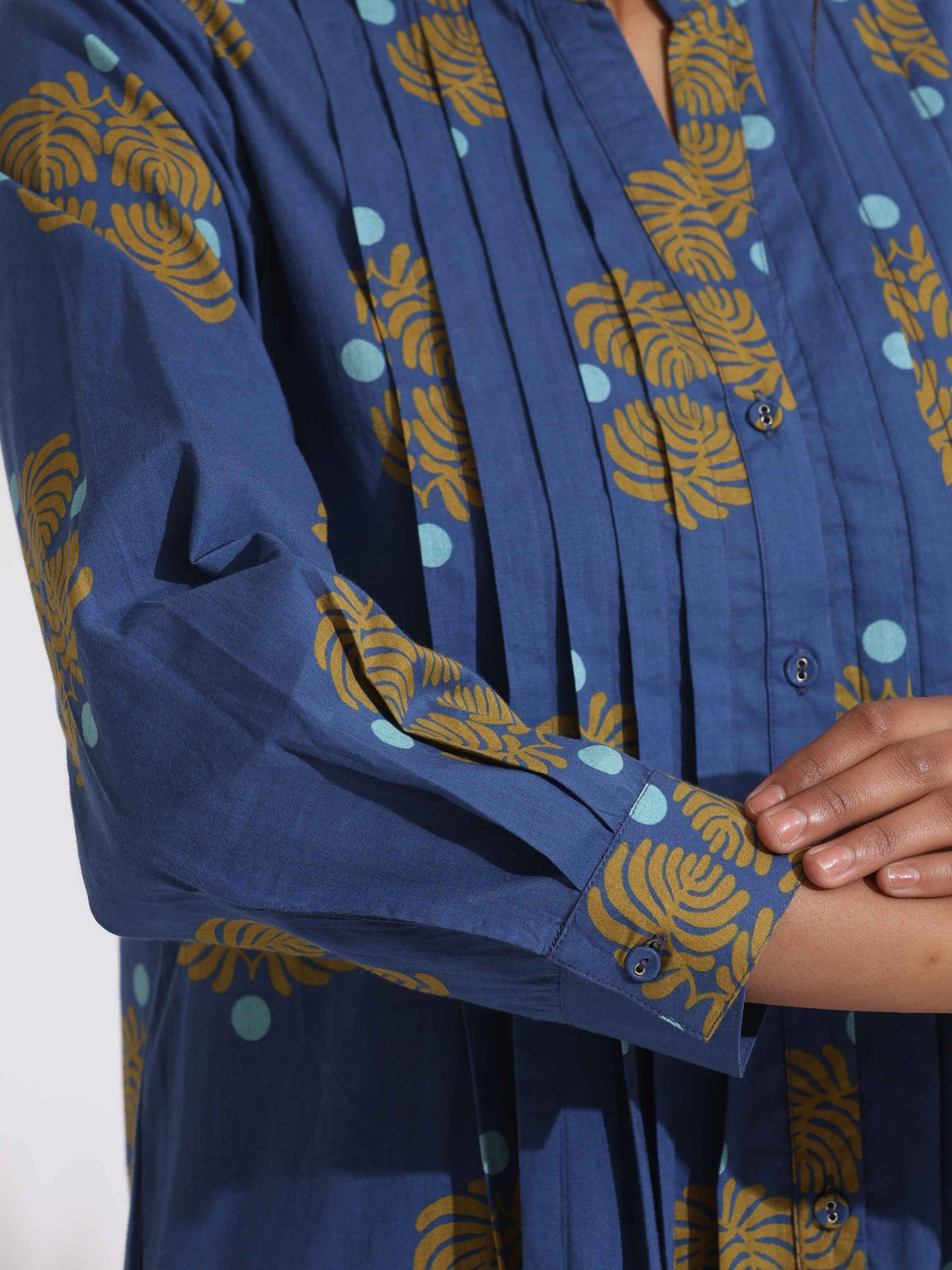 trueBrowns Blue Cotton Print Pleated Kurta Set | Grocsy