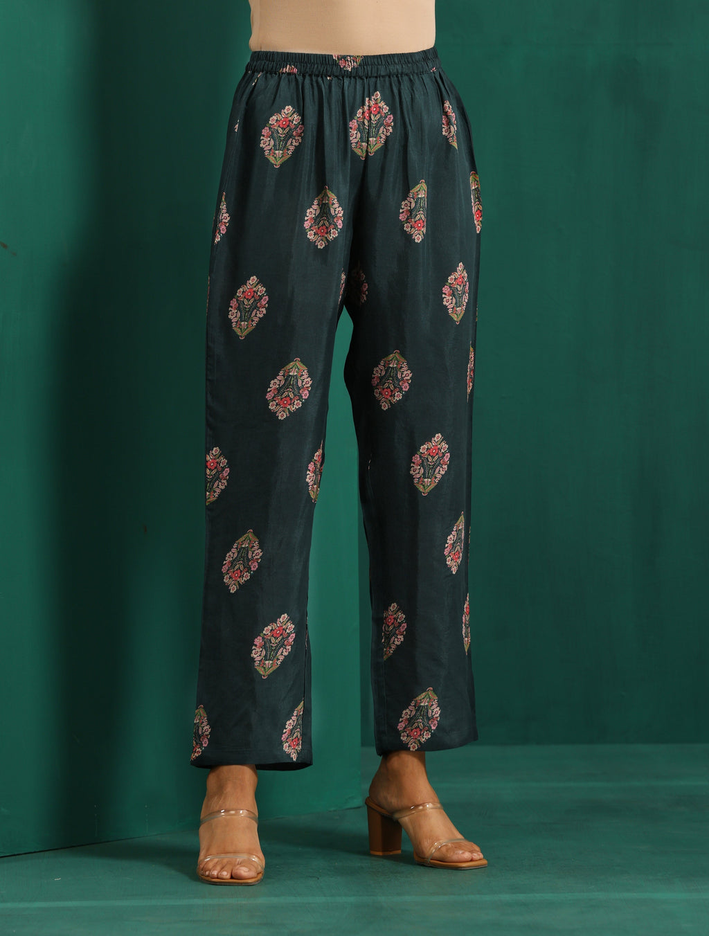 trueBrowns Deep Blue Floral Bunch Muslin Silk Printed V-Neck Waist Gathered Kurta Pant Set | Grocsy