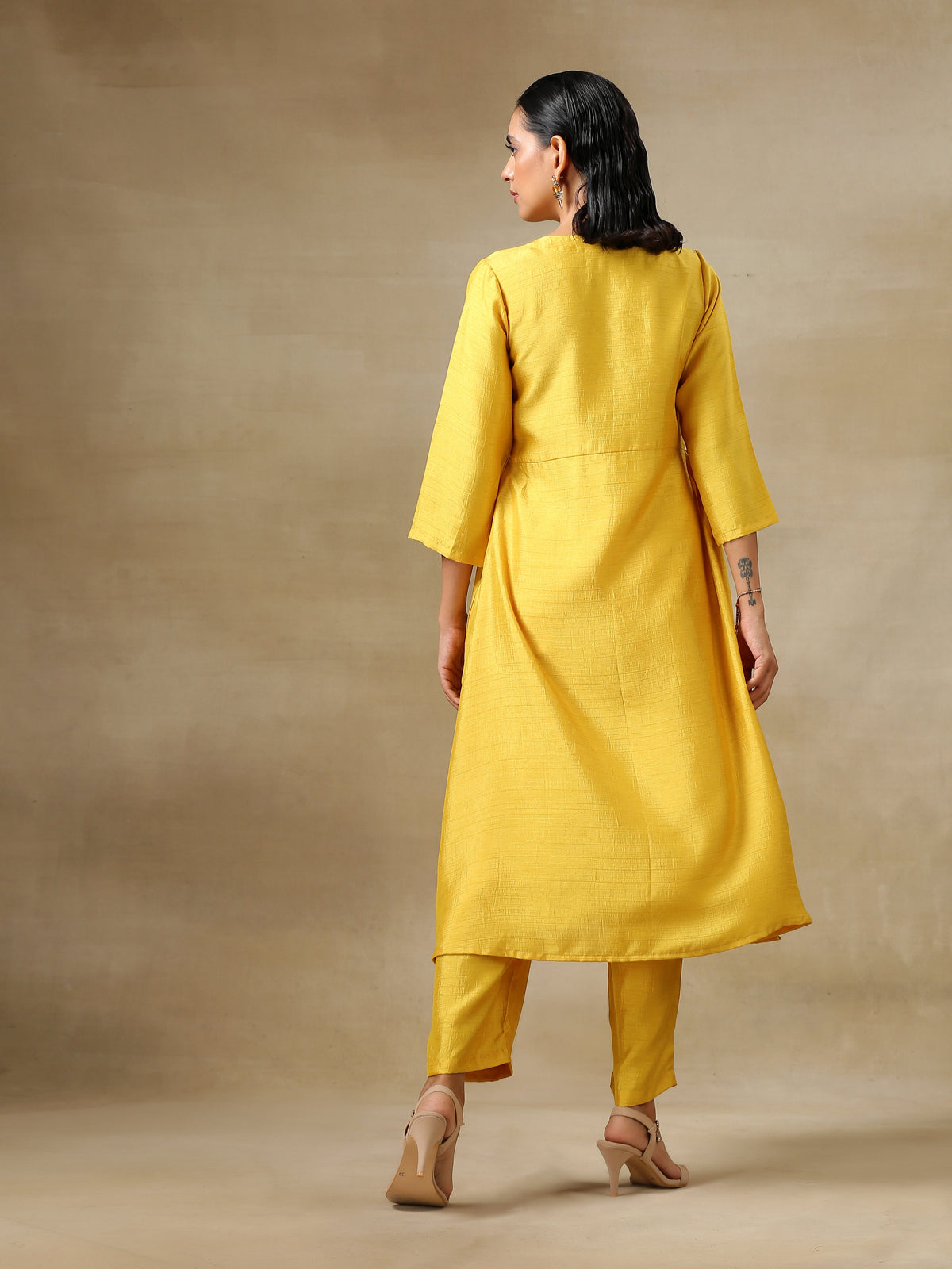 trueBrowns Yellow Textured Silk High Slit Gathered Kurta Set | Grocsy