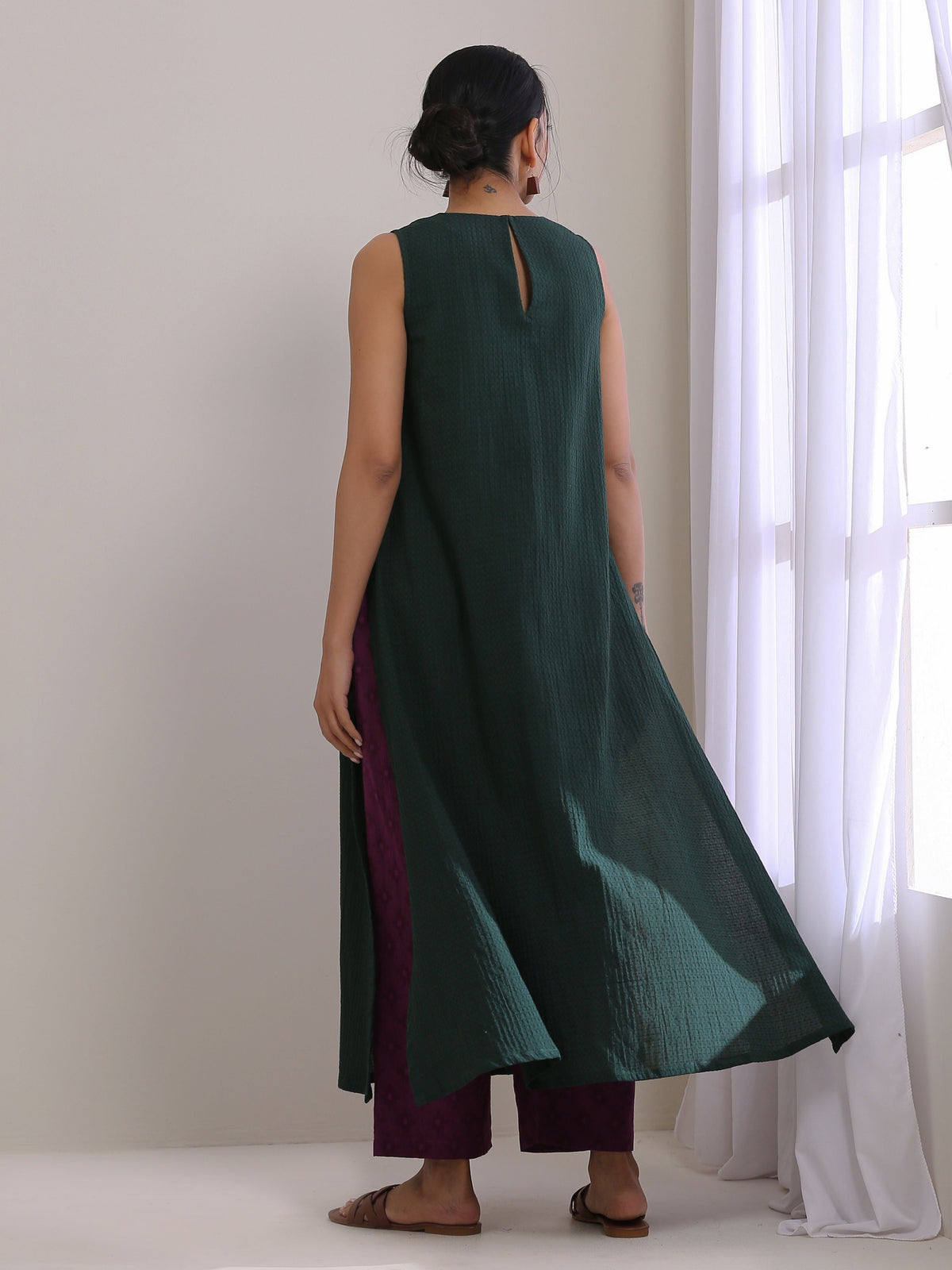 trueBrowns Dark Green Dobby Sleeveless Kurta Pant Set | Grocsy