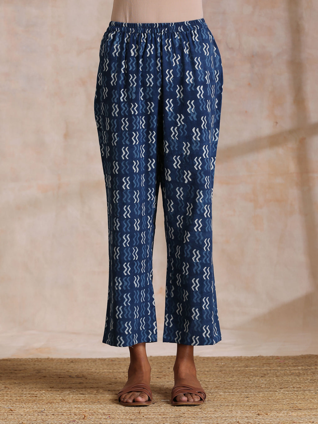 trueBrowns Indigo Dabu Floral Print Cotton Kurta Pant Set | Grocsy