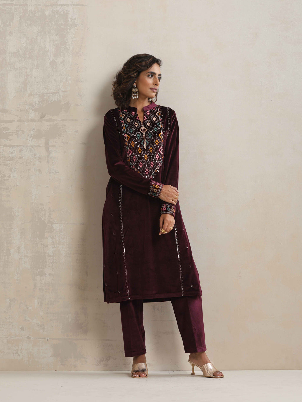 trueBrowns Purple Velvet Geometric Embroidered Kurta Pant Dupatta Set | Grocsy