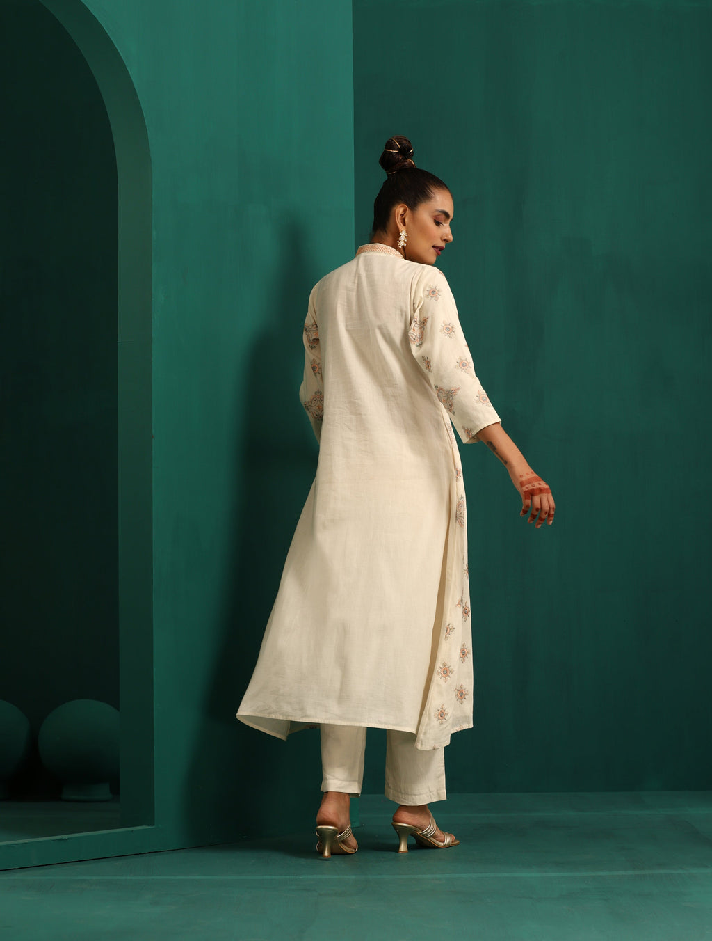 trueBrowns Ivory Peach Cotton Front Gathered Kurta Pant Set | Grocsy