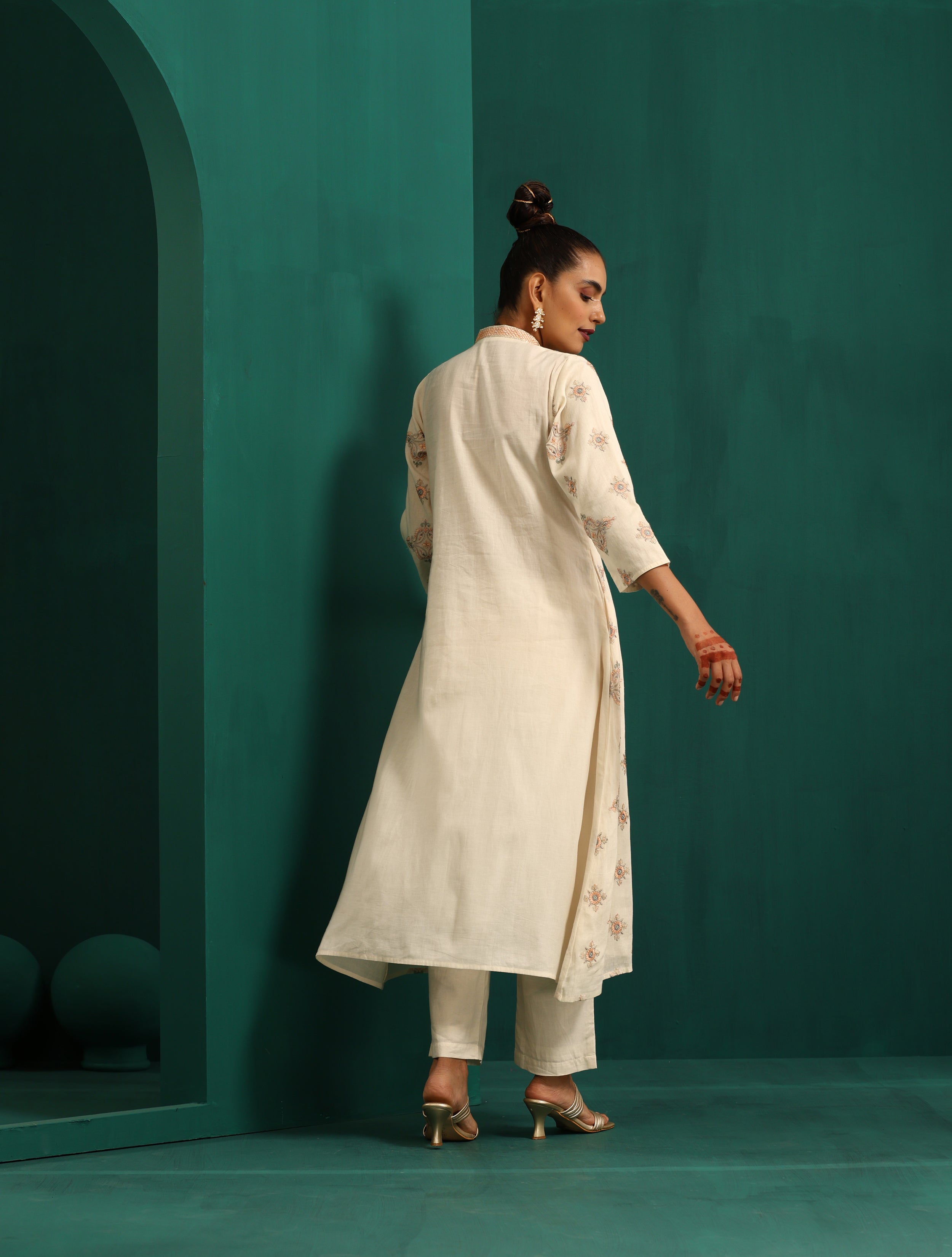 trueBrowns Ivory Peach Cotton Front Gathered Kurta Pant Set | Grocsy