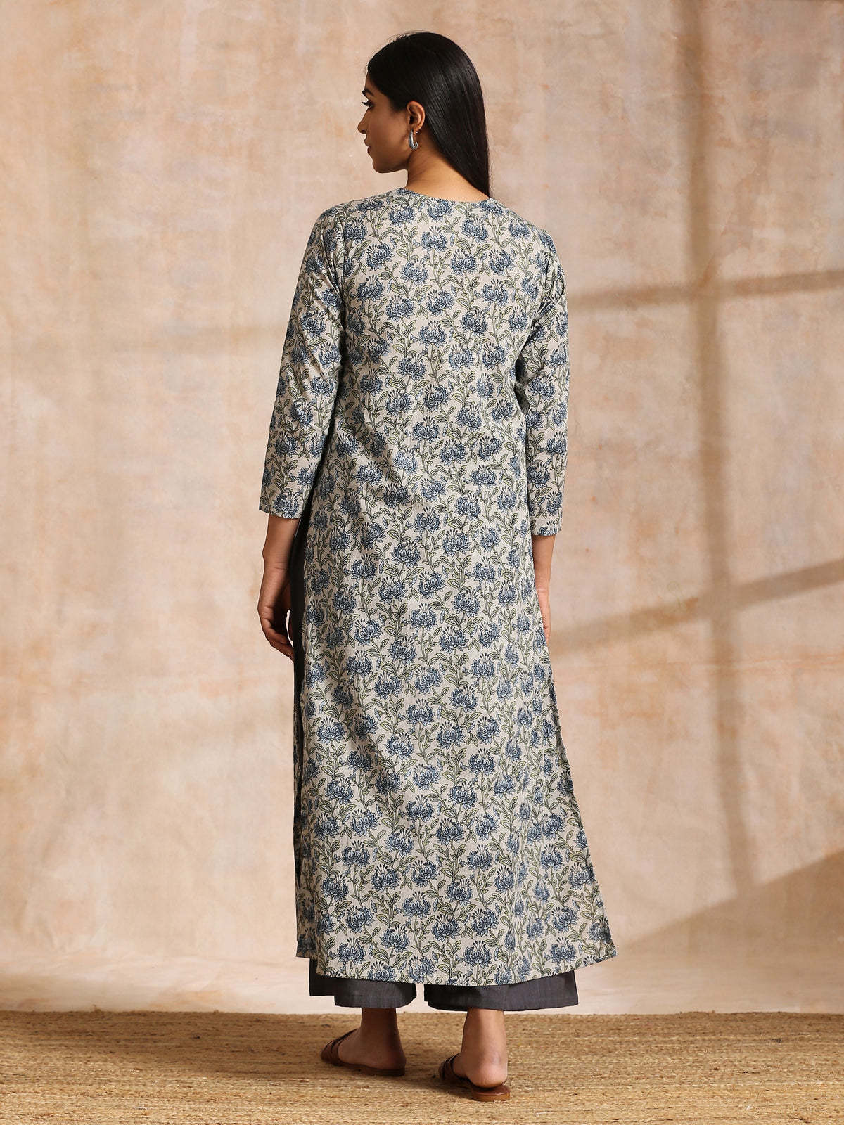 trueBrowns Blue Grey Overall Floral Block On White Print Cotton Kurta Pant Set | Grocsy