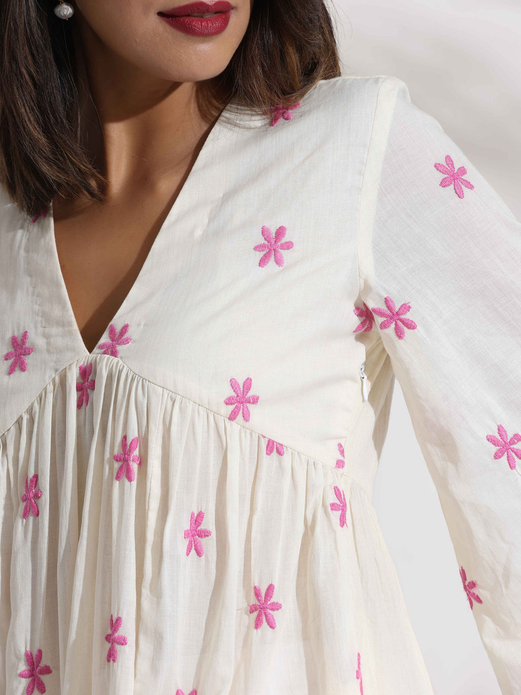 trueBrowns Off-White Cotton Floral Embroidered Flared Kurta Set | Grocsy