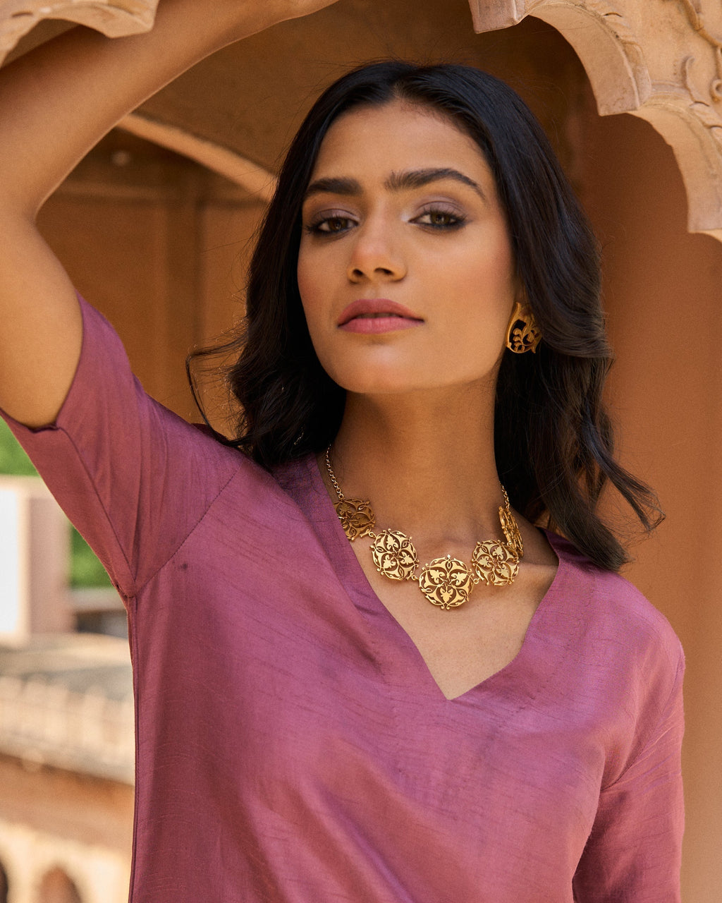 trueBrowns Gold-Polished Leaf Choker | Grocsy