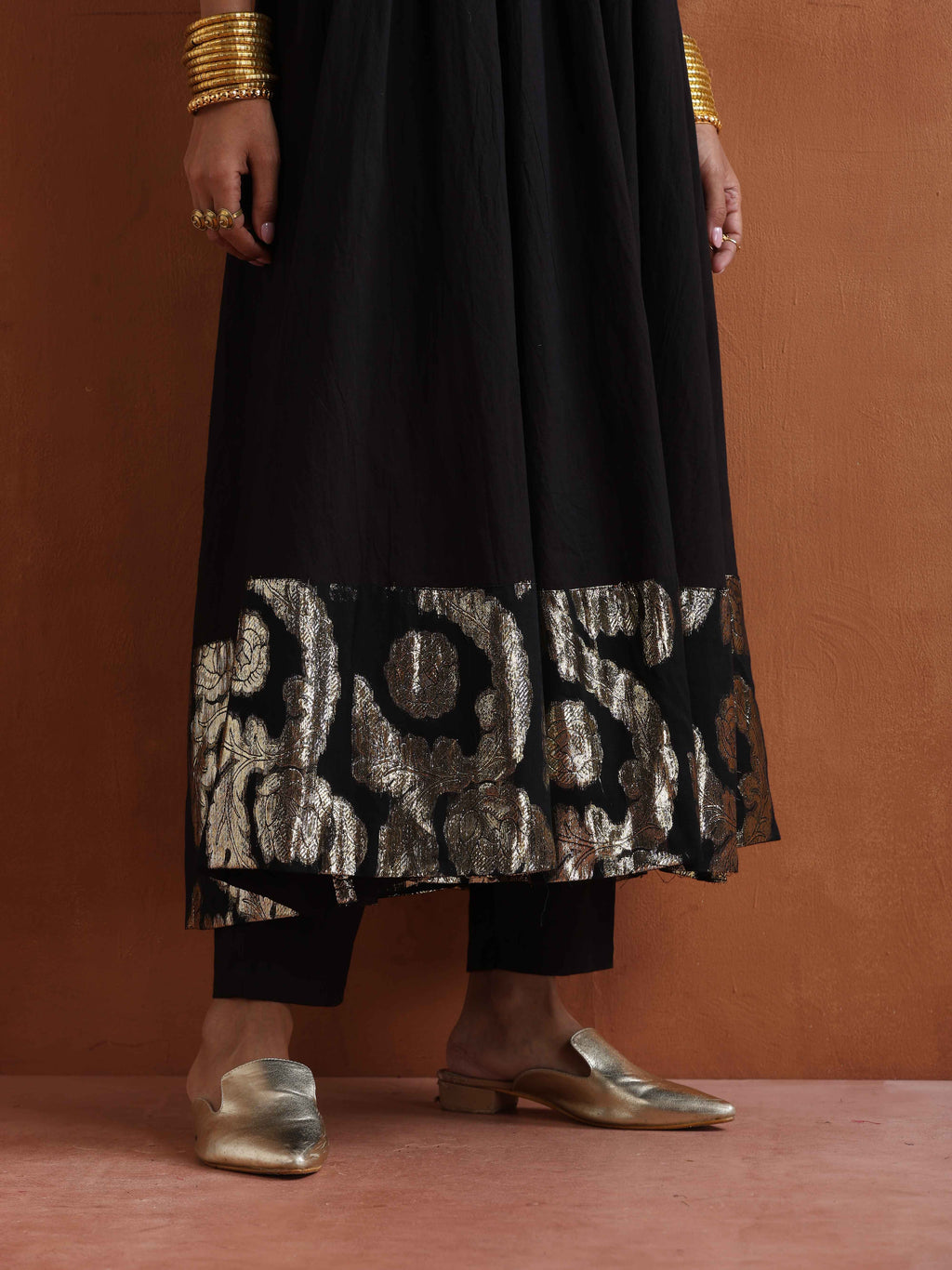 trueBrowns Black Metallic Flared Anarkali Kurta Set | Grocsy
