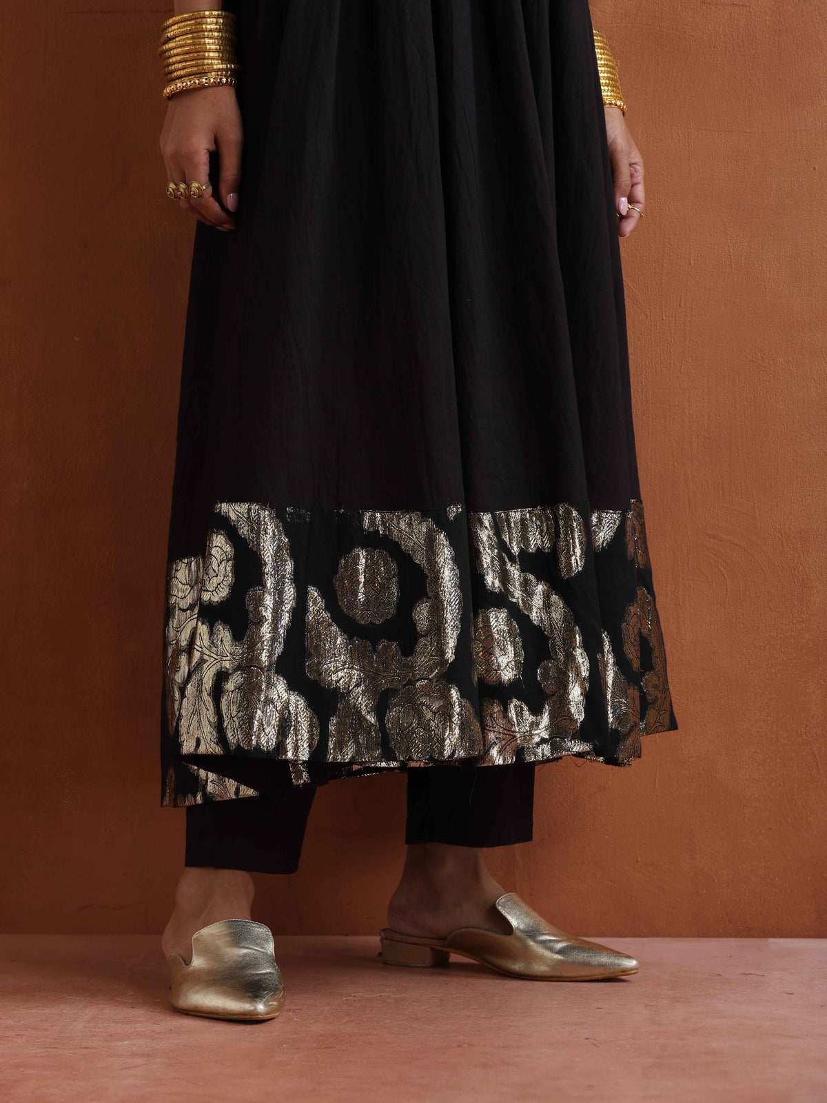 trueBrowns Black Metallic Flared Anarkali Kurta Set | Grocsy