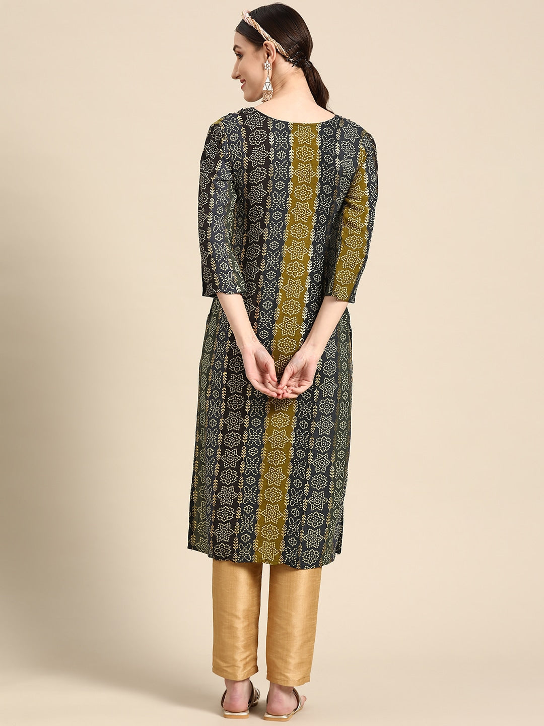 Sangria Women Blue Bandhani Embroidered Thread Work Kurta | Grocsy