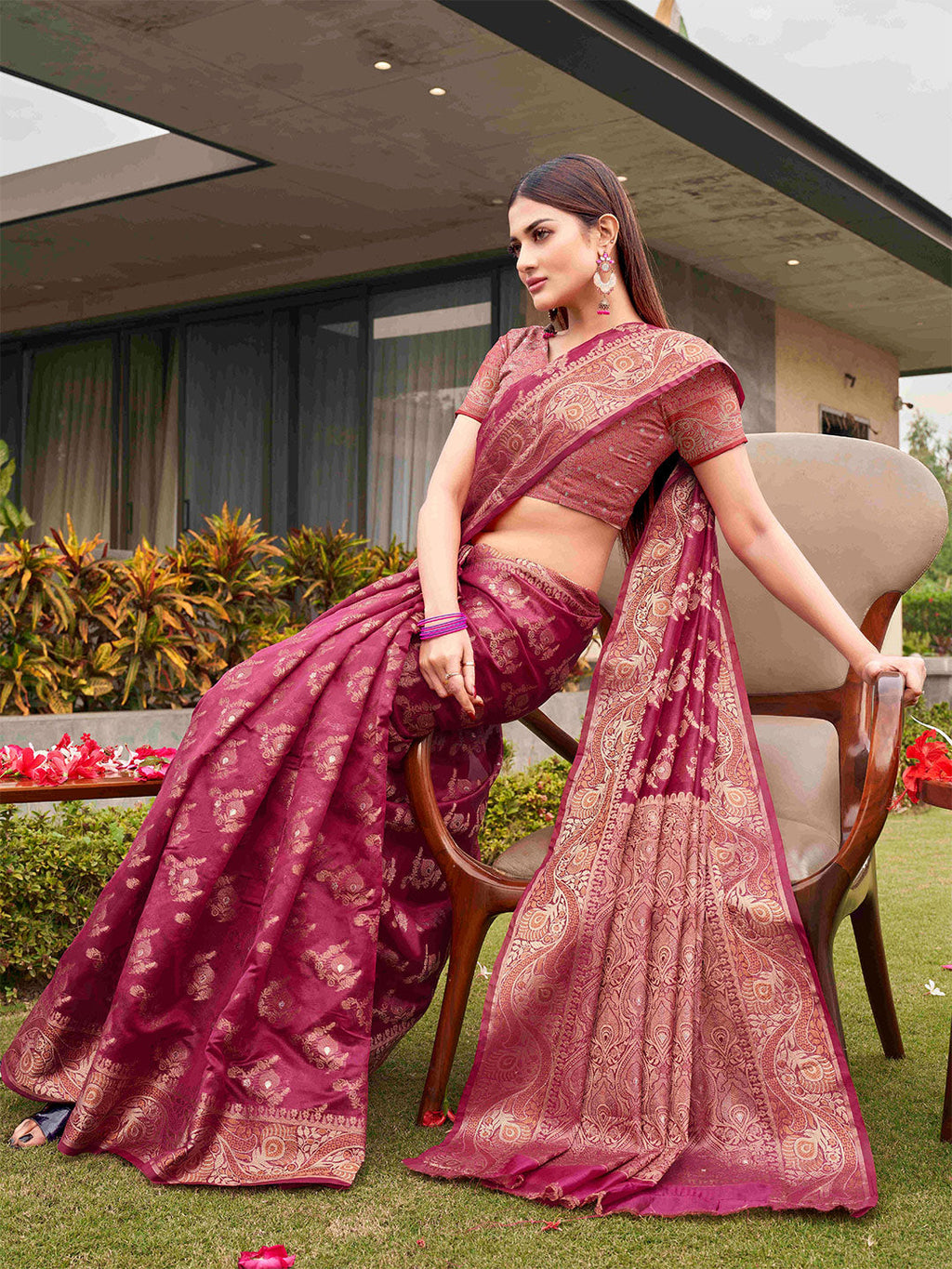 Tikhi Imli Pink Ethnic Motifs Woven Design Zari Saree | Grocsy
