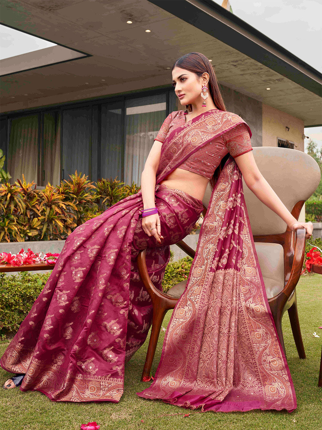 Tikhi Imli Pink Ethnic Motifs Woven Design Zari Saree | Grocsy