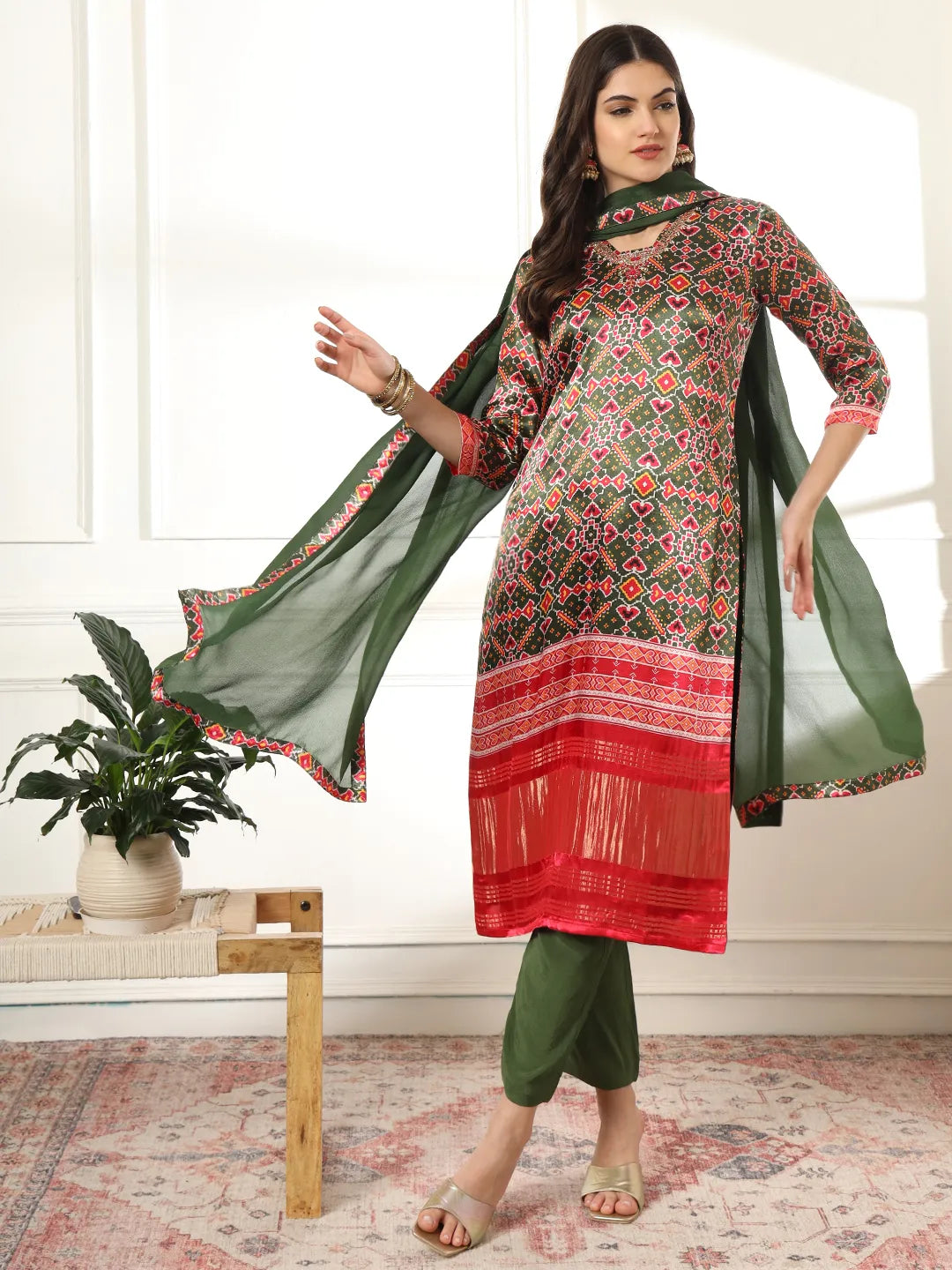 Yufta Green Gajji Silk Ethnic Motifs Kurta Dupatta Pant Set | Grocsy