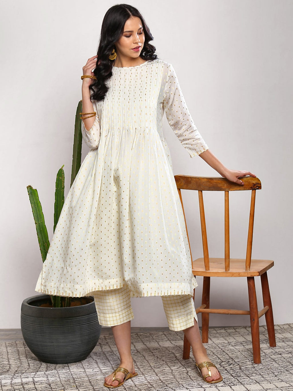 Sangria Women Off-White Printed Kurta with Crop Trousers | Grocsy