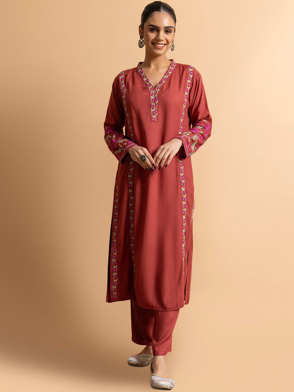 HOUSE OF KARI Floral Embroidered Regular Chikankari Kurta with Trousers | Grocsy