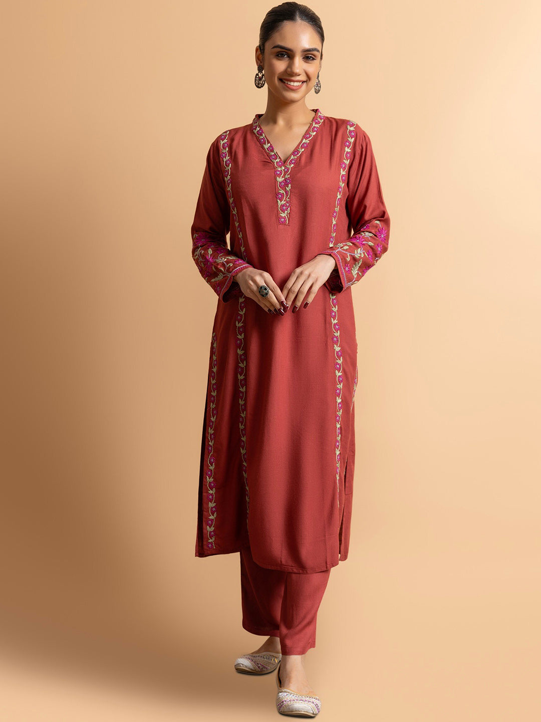HOUSE OF KARI Floral Embroidered Regular Chikankari Kurta with Trousers | Grocsy