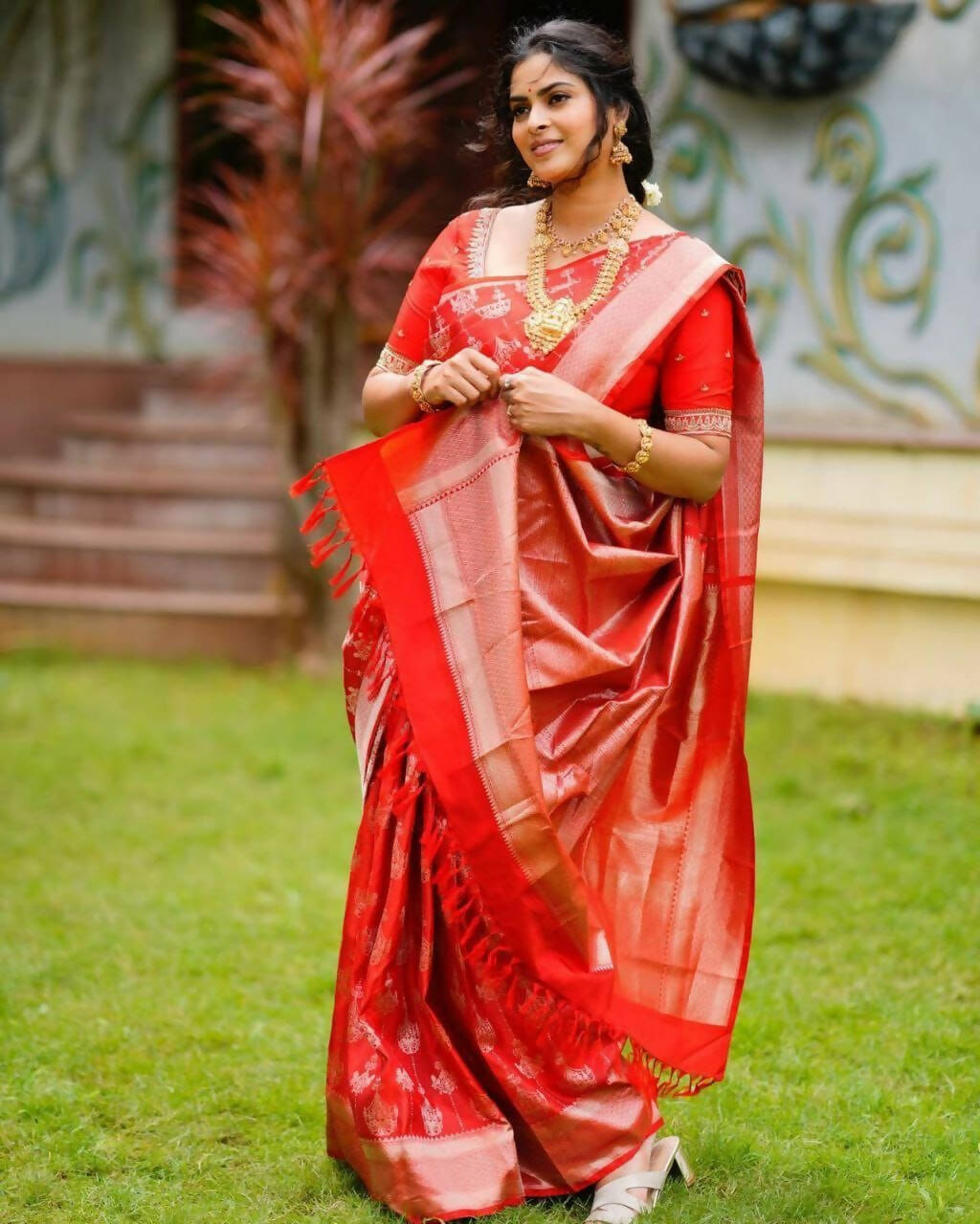 DEIANA'S Beautiful Designer Golden zari Soft Lichi Silk Saree - Red | Grocsy