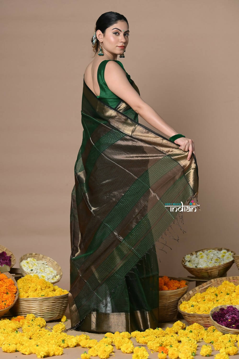 Very Much Indian Rajsi - Handloom Ari Checks Cotton Silk Saree With Golden Border - Bottle Green | Grocsy