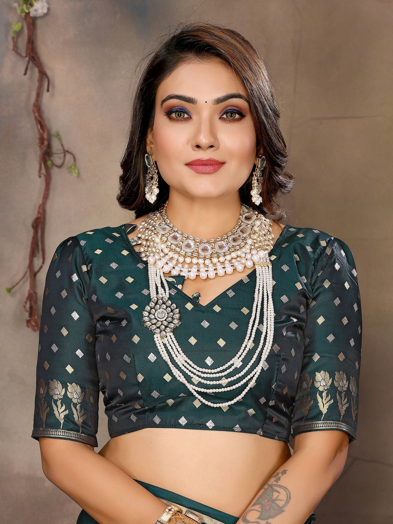 Joban Fashion Dark Green Floral & Botanical Motifs Satin Silk Banarasi Silk Saree | Grocsy