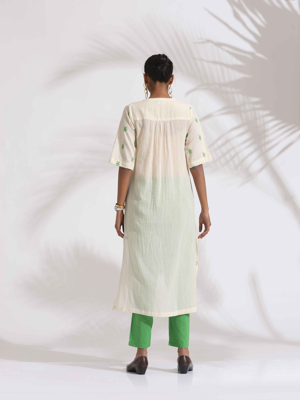 trueBrowns Off-White Cotton Floral Embroidered Straight Kurta Set | Grocsy