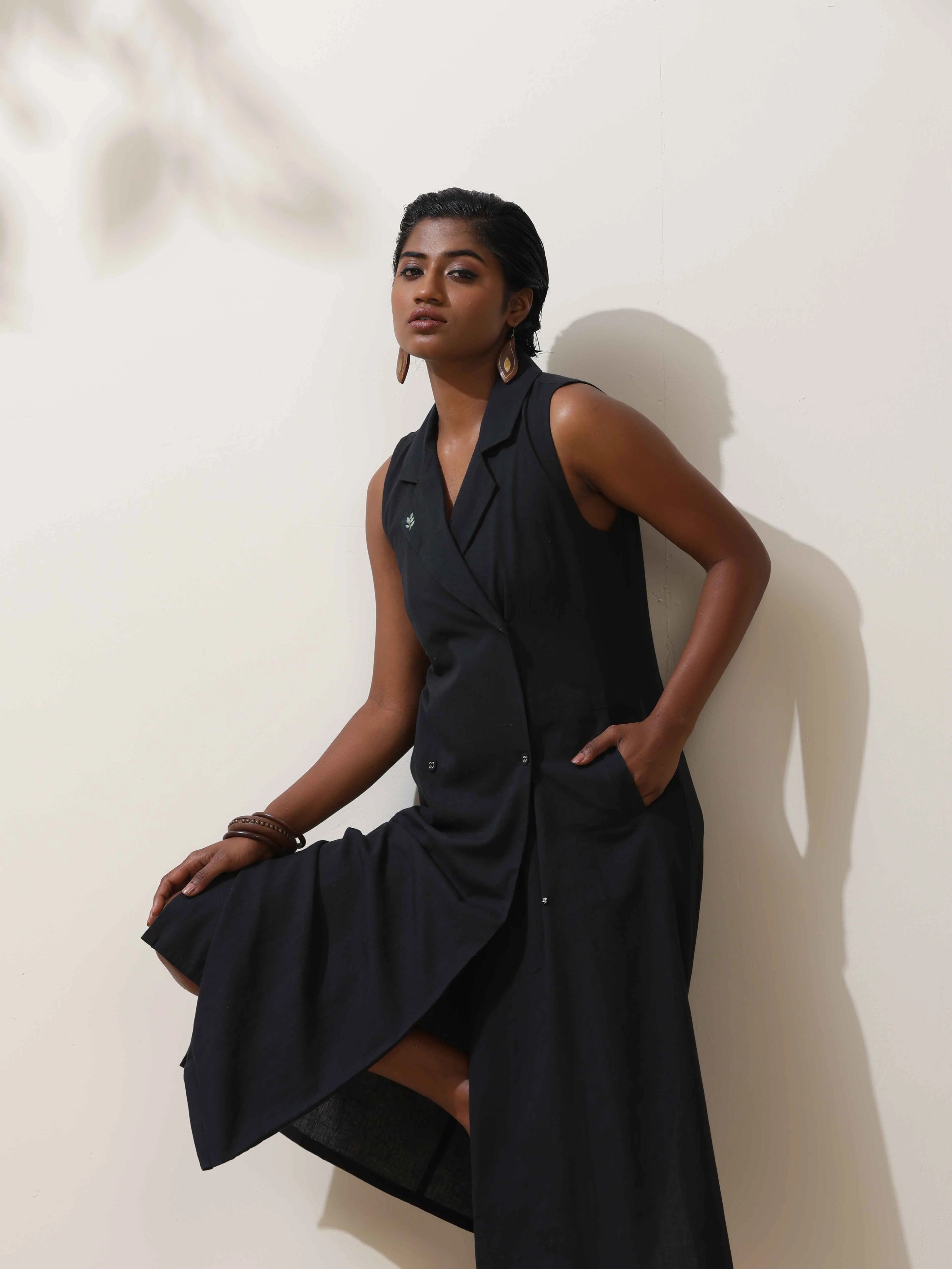 trueBrowns Black Cotton Linen Dress | Grocsy