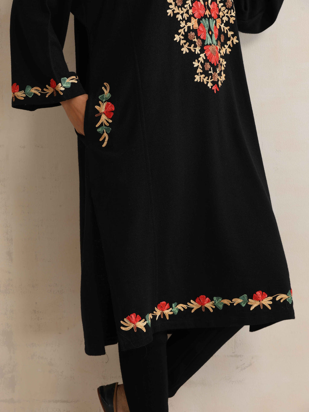 trueBrowns Black Kashmiri Embroidered Woollen Phiran Kurta | Grocsy