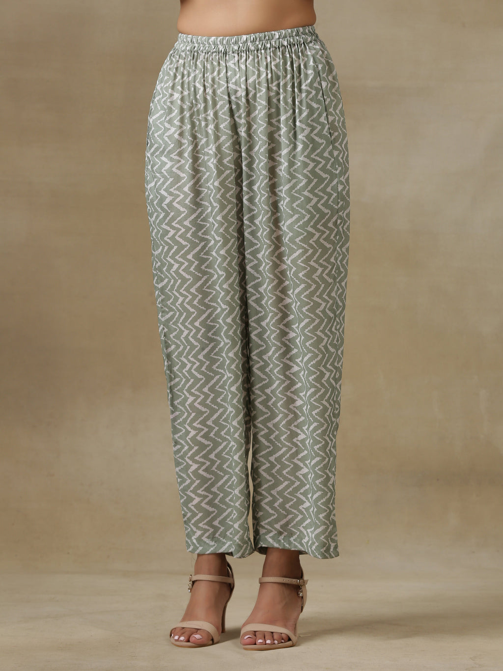 trueBrowns Light Green Bandhani Printed Silk High Slit Kurta Pant Set | Grocsy