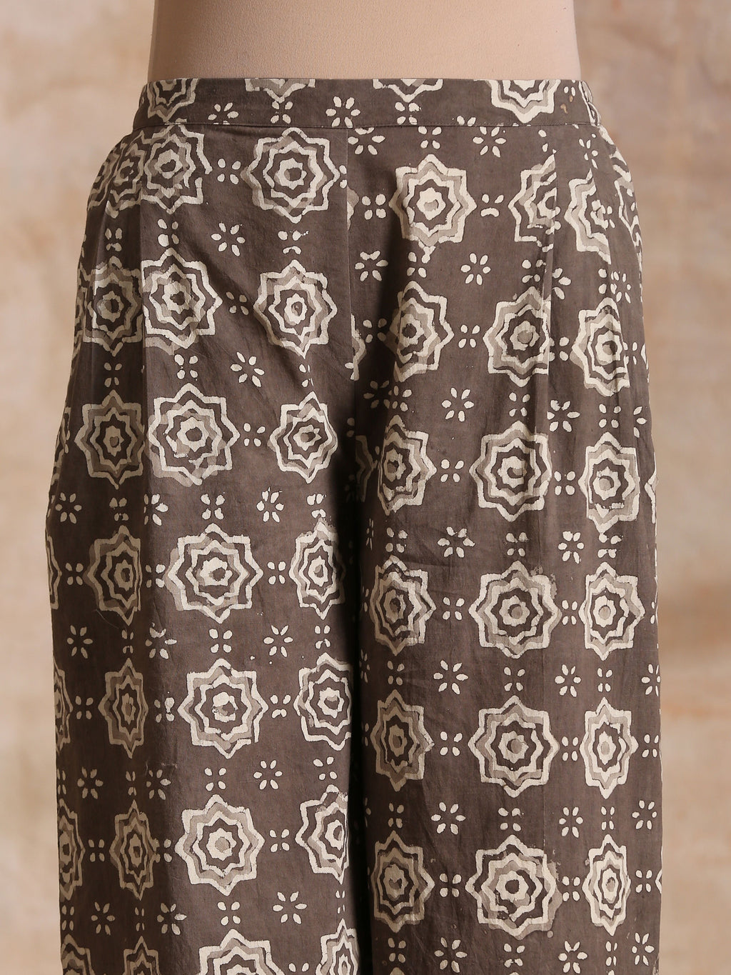 trueBrowns Clay Dabu Zig-Zag Motifs Print Cotton Sleeveless Jacket Pant Set | Grocsy