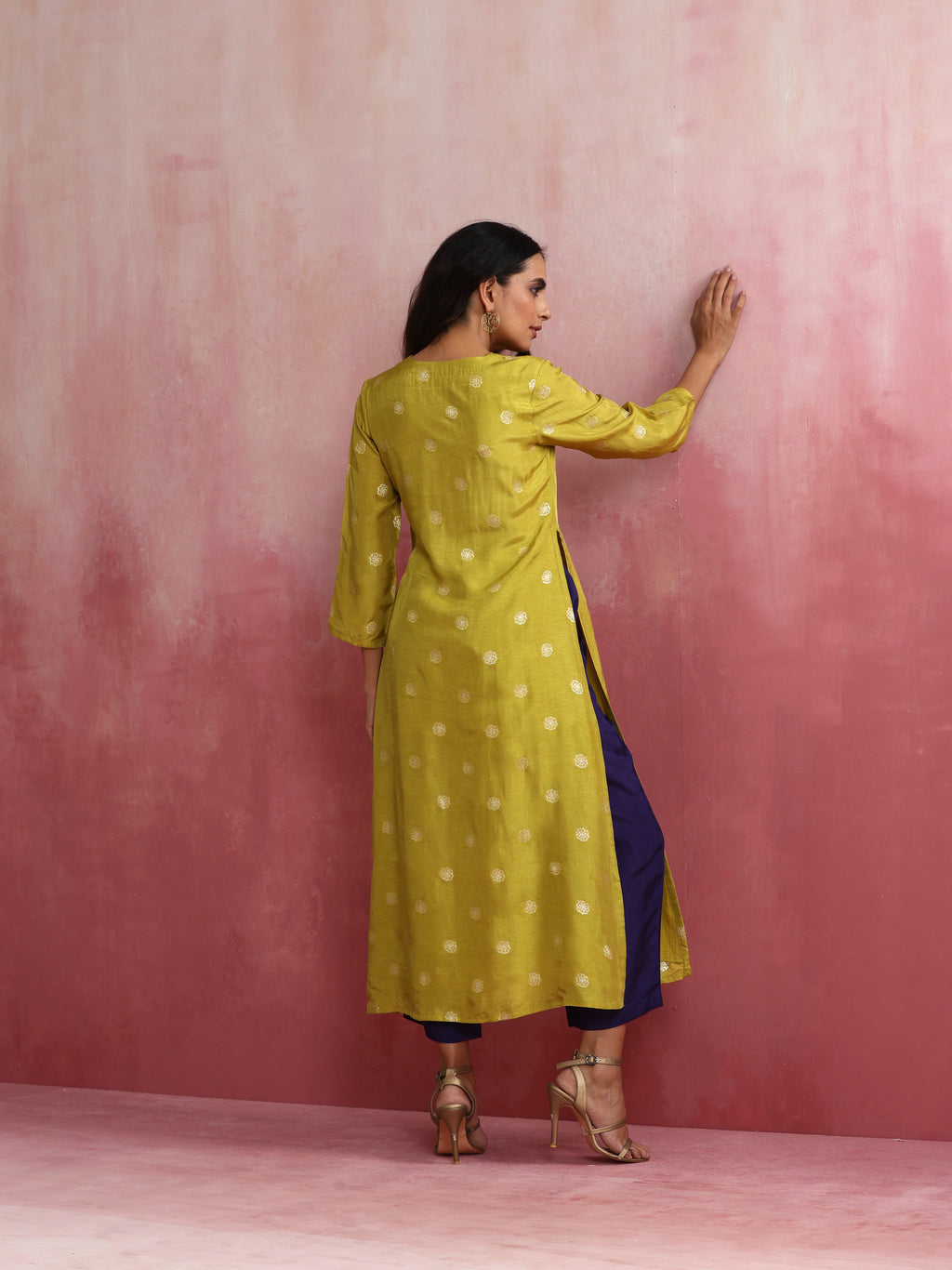 trueBrowns Lime Viscose Silk Kurta Set | Grocsy