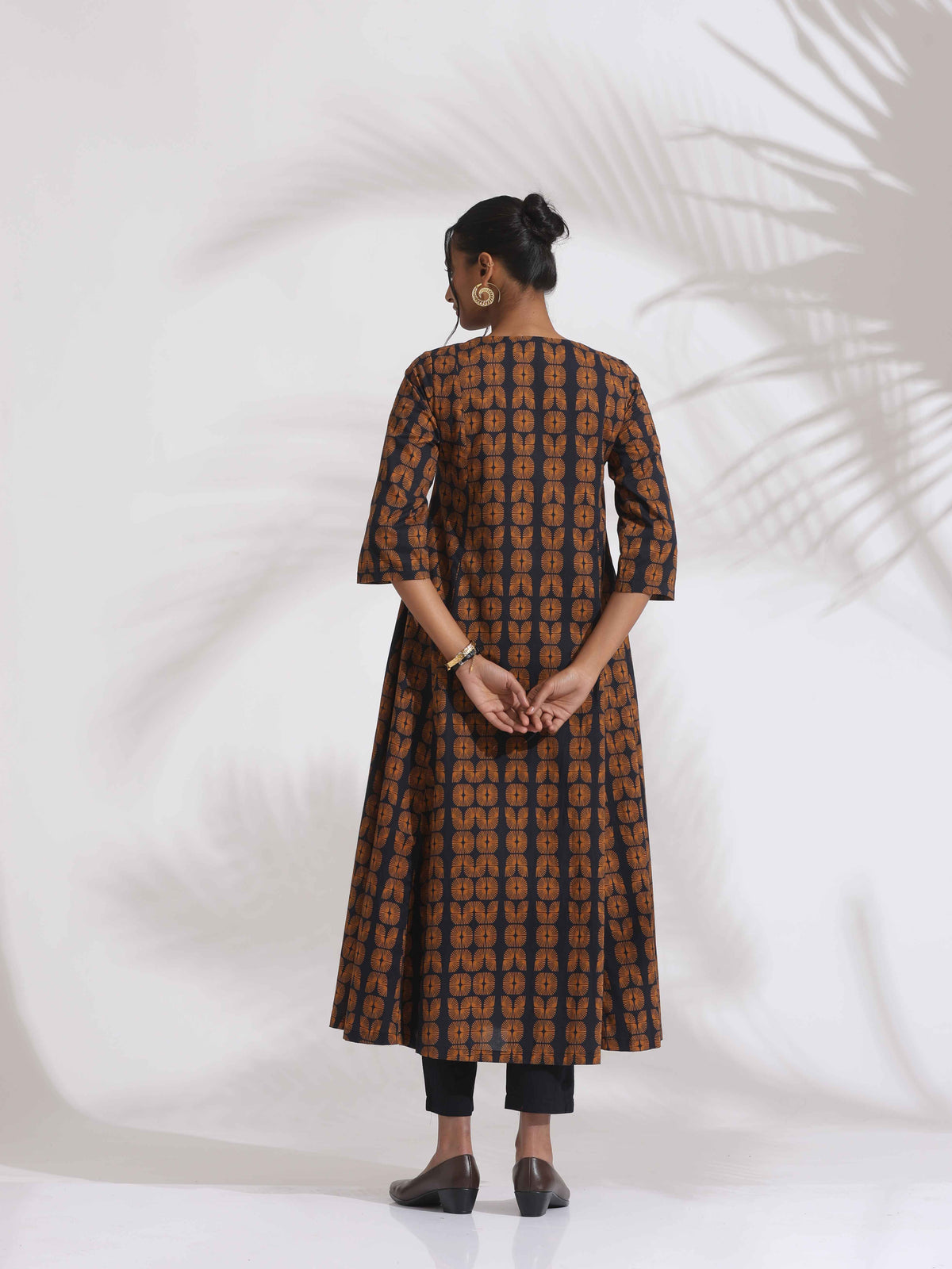 trueBrowns Black Cotton Print Pleated Flared Kurta Set | Grocsy