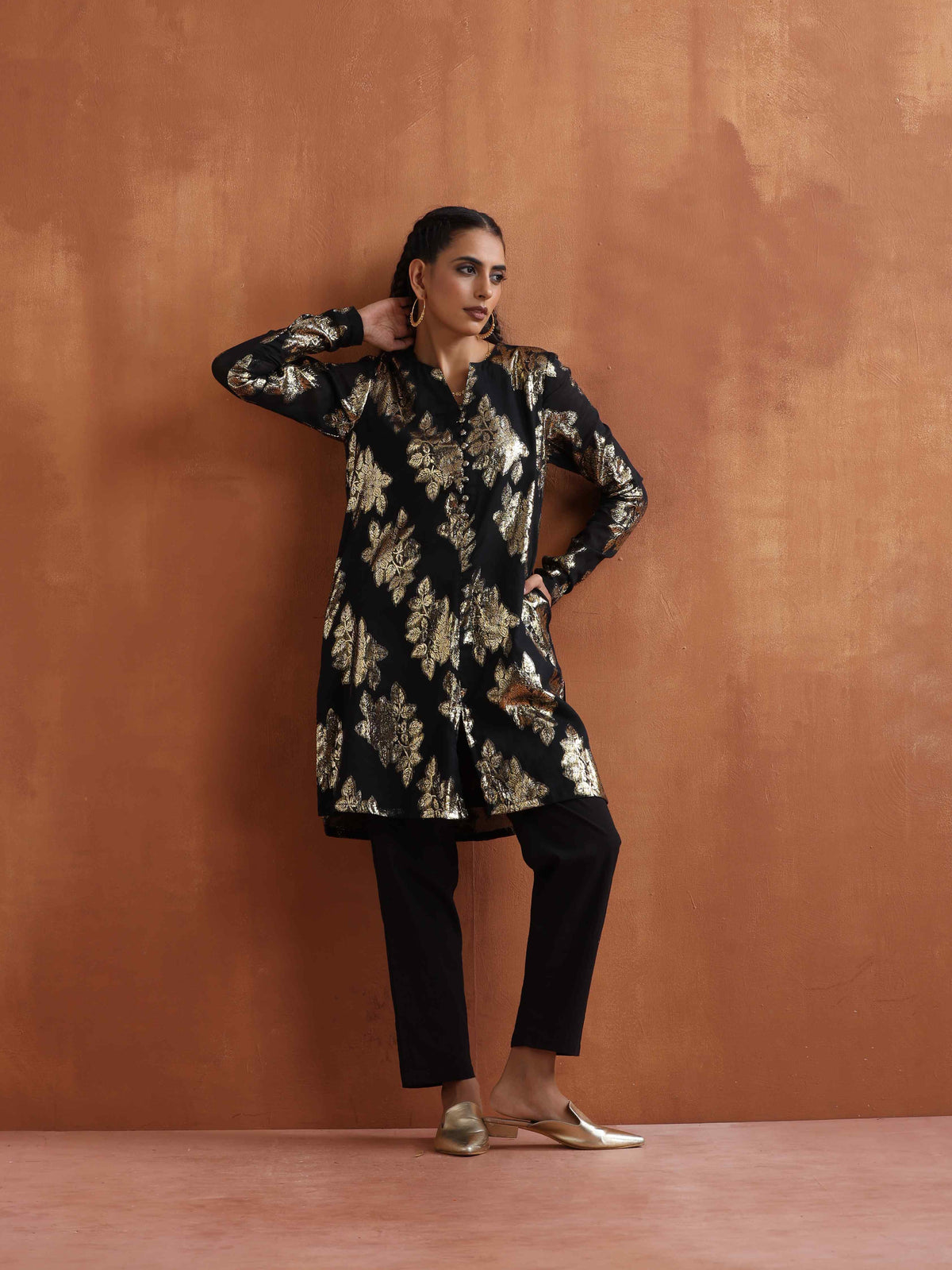 trueBrowns Black Metallic Straight Kurta Co-ord Set | Grocsy
