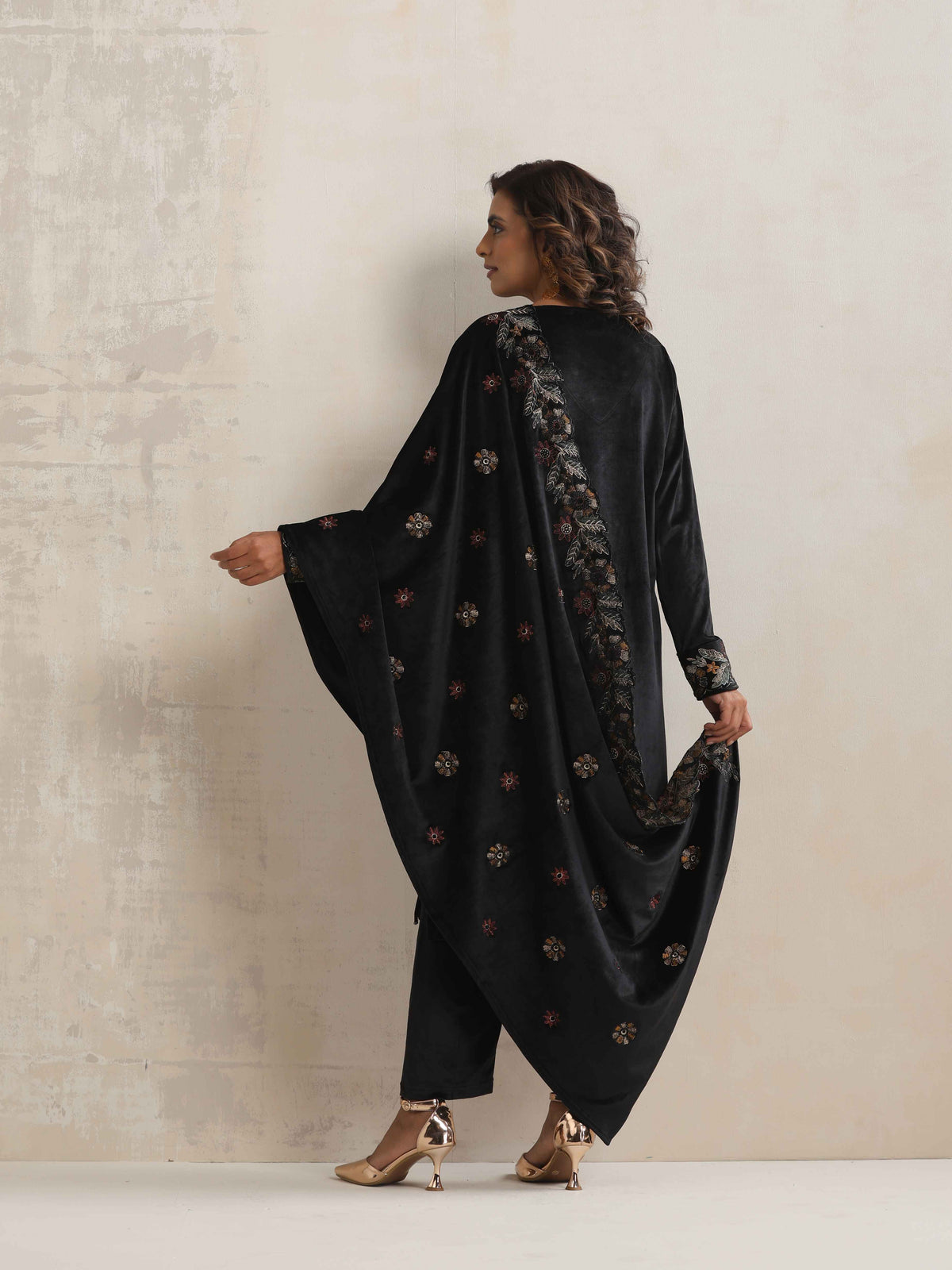 trueBrowns Black Velvet Floral Embroidered Kurta Pant Dupatta Set | Grocsy